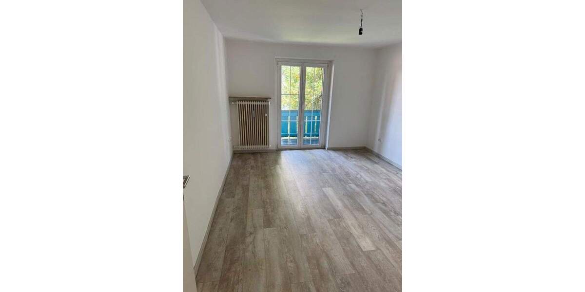 Ruhige 5 Zi-Whg. in Berg mit Balkon, renoviert 5 zimmer