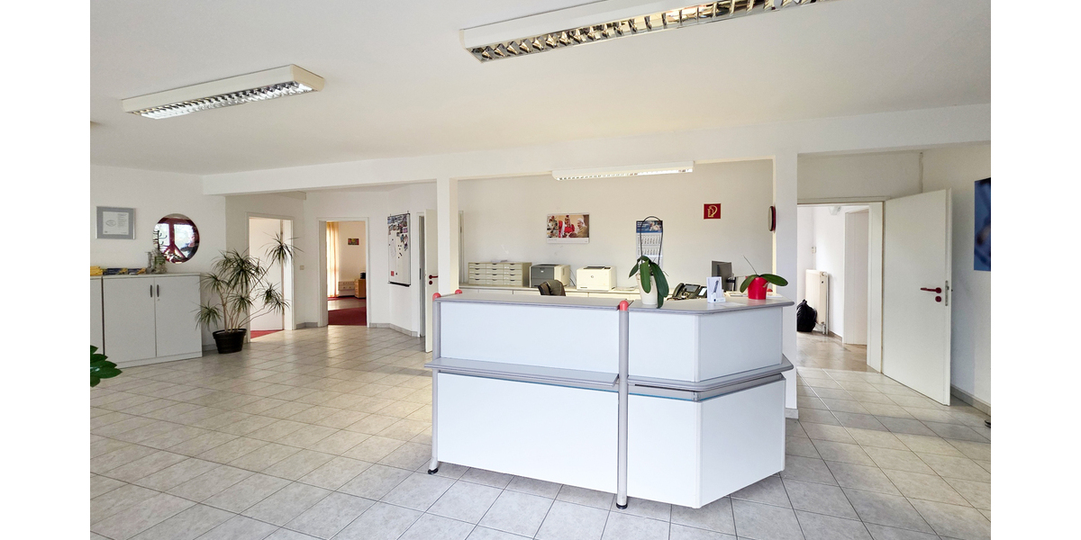 *Reserviert* - Vielseitiges Bürogebäude zum Verkauf in Gera – Schulungsräume, Parkplätze, gute Lage. - Gewerbeobjekt Gera Bieblach-Ost | Angebot:26376584