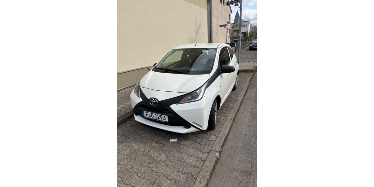 Toyota Aygo (X) 101.000 km 5.699 &euro; Frankfurt 60486