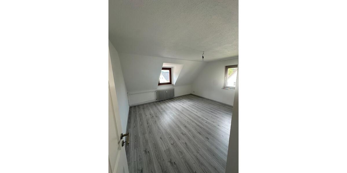 Dachgeschoßwohnung Albstadt Gemarkung Onstmettingen - 4 Zimmer, 100 m&sup2;, 850&euro; | Angebot:26670369