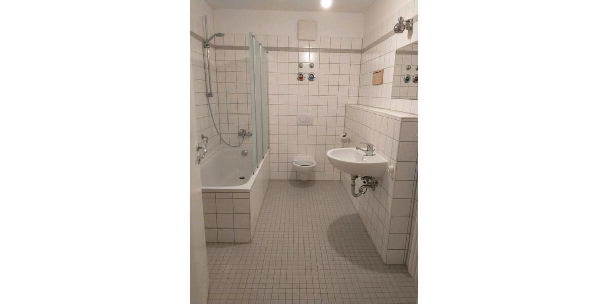 Dachgeschoßwohnung Regensburg Konradsiedlung - 2.5 Zimmer, 85 m&sup2;, 1.300&euro; | Angebot:24766170