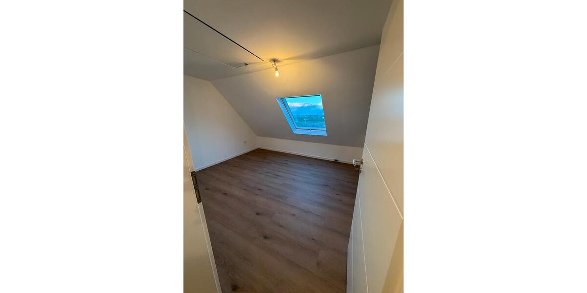Dachgeschoßwohnung Köngen - 3 Zimmer, 65 m&sup2;, 1.100&euro; | Angebot:26647613
