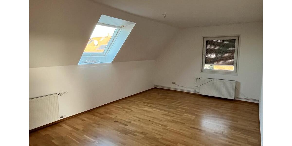 Dachgeschoßwohnung Voerde (Niederrhein) - 3.5 Zimmer, 98 m&sup2;, 750&euro; | Angebot:24829747