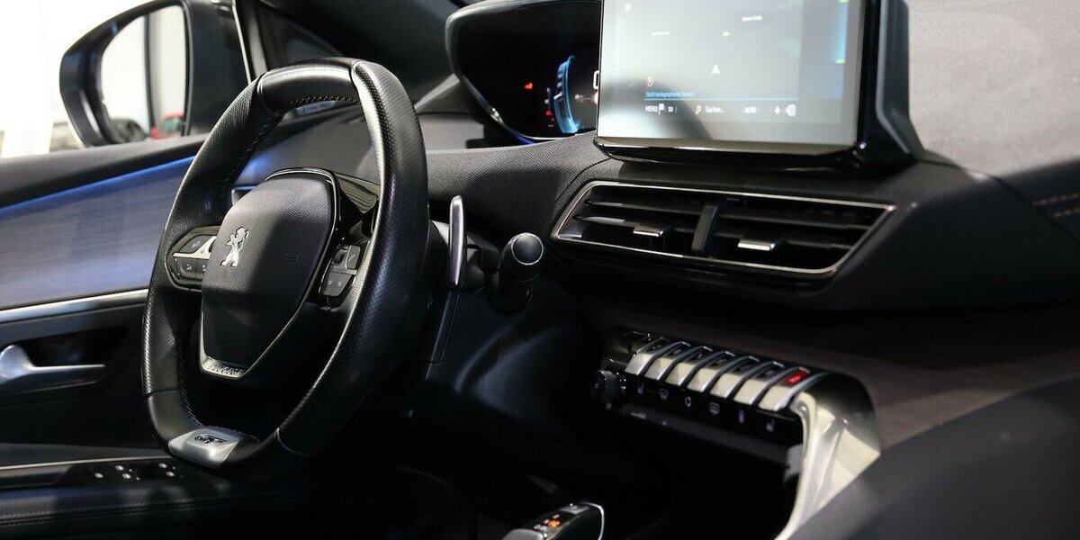 Peugeot 3008 Hybrid 225 GT-LINE SPORT / PANORAMA / LED 60.000 km 20.991 &euro; Hamm 59077