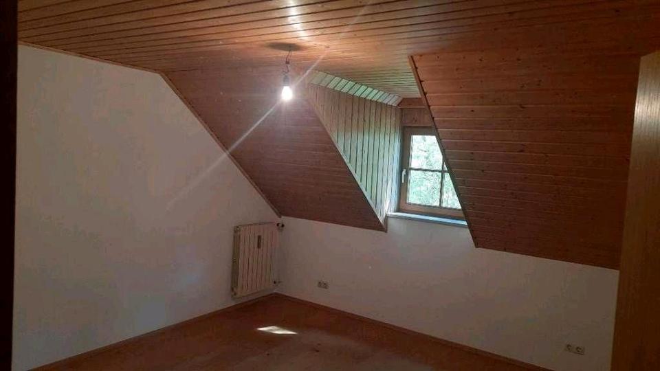 Dachgeschoßwohnung Dorfen - 3 Zimmer, 80 m&sup2;, 810&euro; | Angebot:26400481