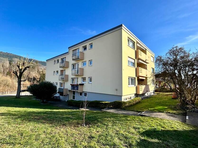 Grundbuch statt Sparbuch | solide vermietete 3 Wohnungen mit ca. 282 m², 3 Außenstellplätze
