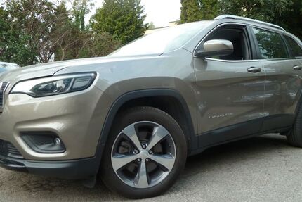 Jeep Cherokee 108.700 km 19.100 &euro; Starnberg 82319