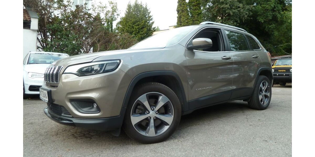 Jeep Cherokee 108.700 km 19.100 &euro; Starnberg 82319