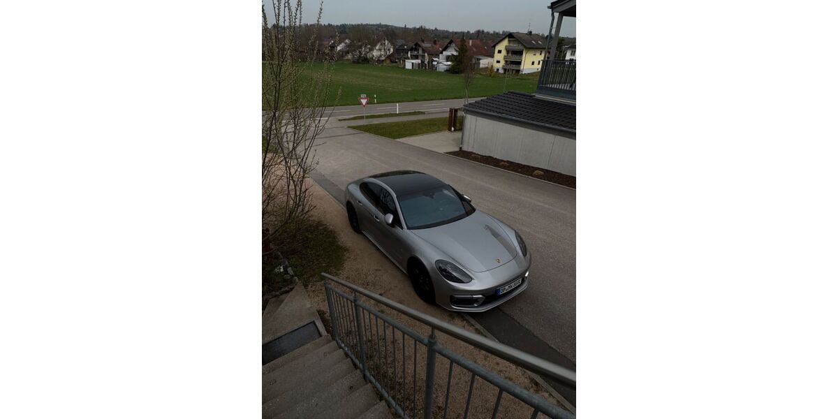 Porsche Panamera 42.816 km 99.999 &euro; Leverkusen 51379