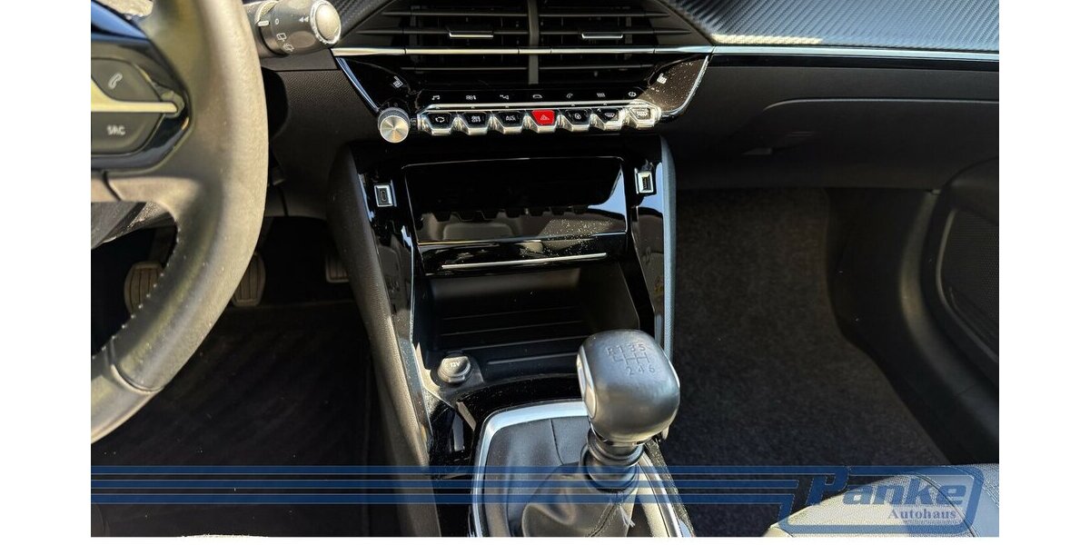 Peugeot 208 Allure*Pano*R-Cam*Navi*Keyless*LED* 32.381 km 13.690 &euro; Berlin 13187