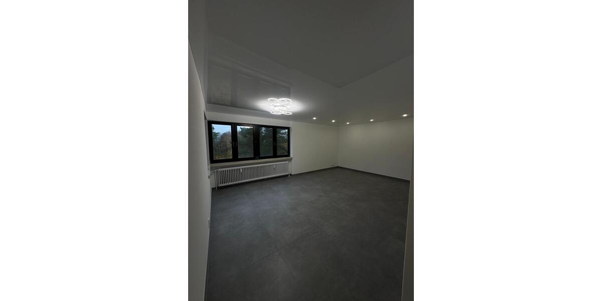 Renovierte Eigentumswohnung mit Balkon & Aufzug 3 zimmer