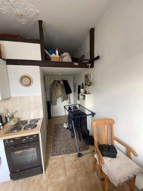 Köln Kalk gemütliches * Single Apartment * im 2. Obergeschoss, kleinere Diele, Bad mit Badewanne, Kellerraum 1 zimmer