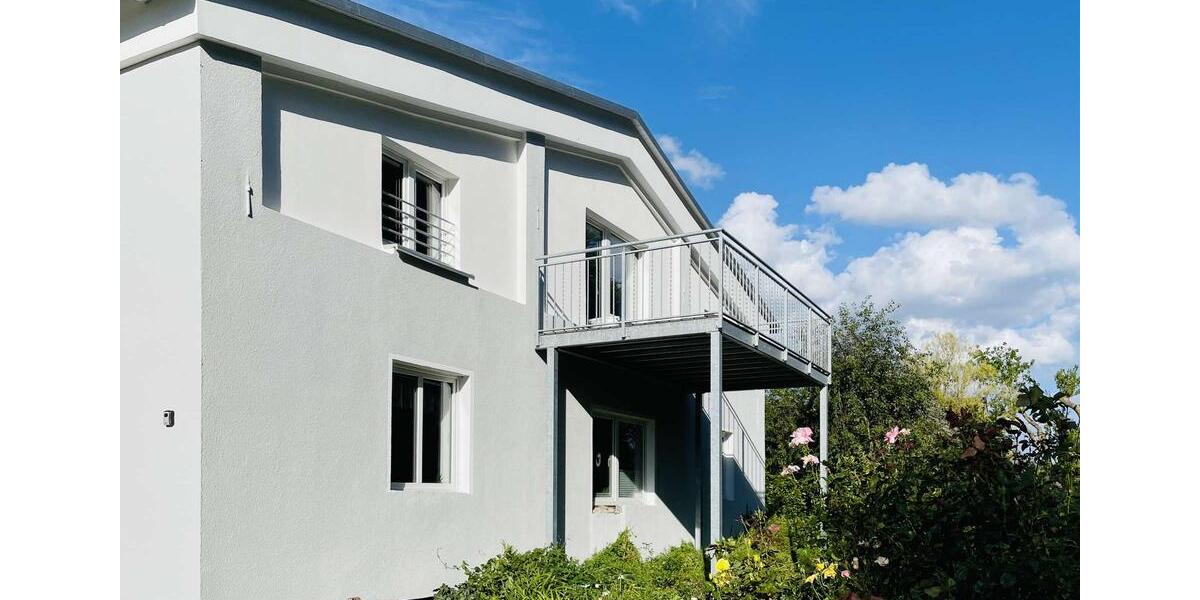 Hochwertig sanierte 3-Zi.-Whg. mit Einbauküche & großzügigem Balkon 3 zimmer