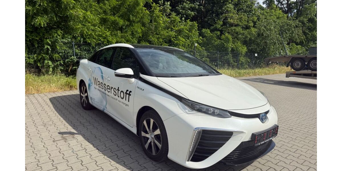 Toyota Mirai 105.000 km 8.999 &euro; Wildau 15745