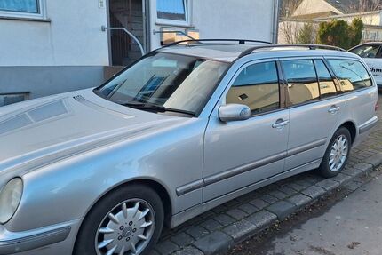 Mercedes-Benz 240 193.000 km 2.700 &euro; Thomm 54317