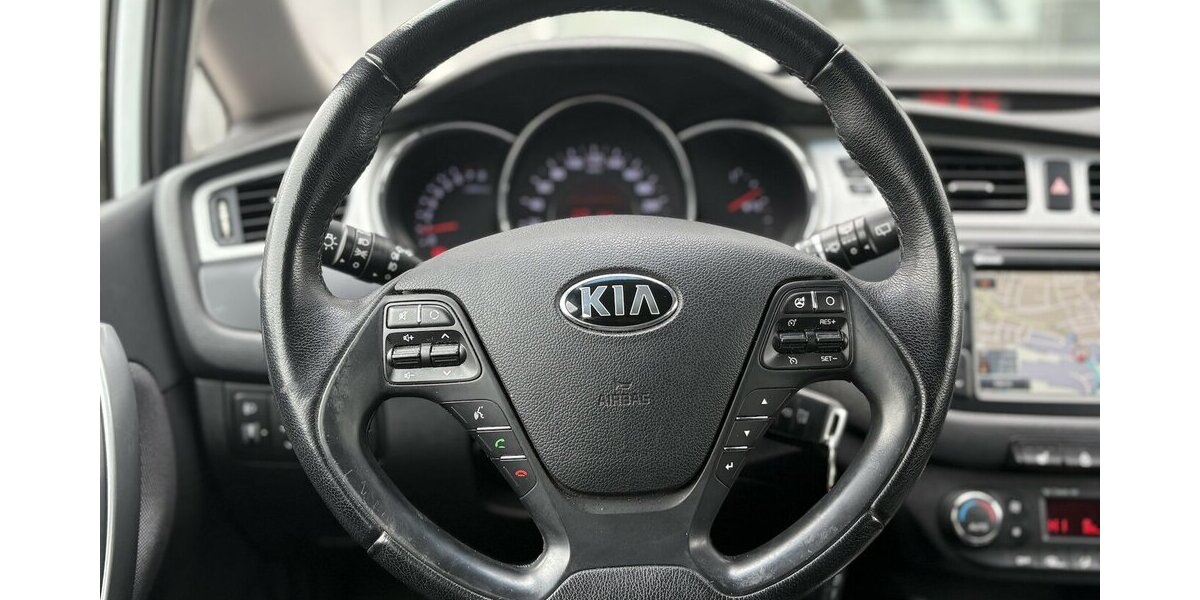 Kia Ceed 1.4 TSI Dream Team KAMERA/NAVI/SHZ/LENKHZ 64.779 km 8.900 &euro; Villingen-Schwenningen 78054