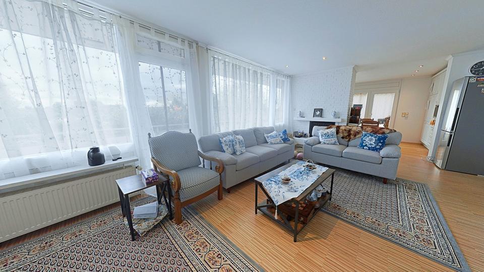 Licht, Ruhe, Komfort - Helle 2-Zimmer-Wohnung mit Wintergarten in Leer zimmer