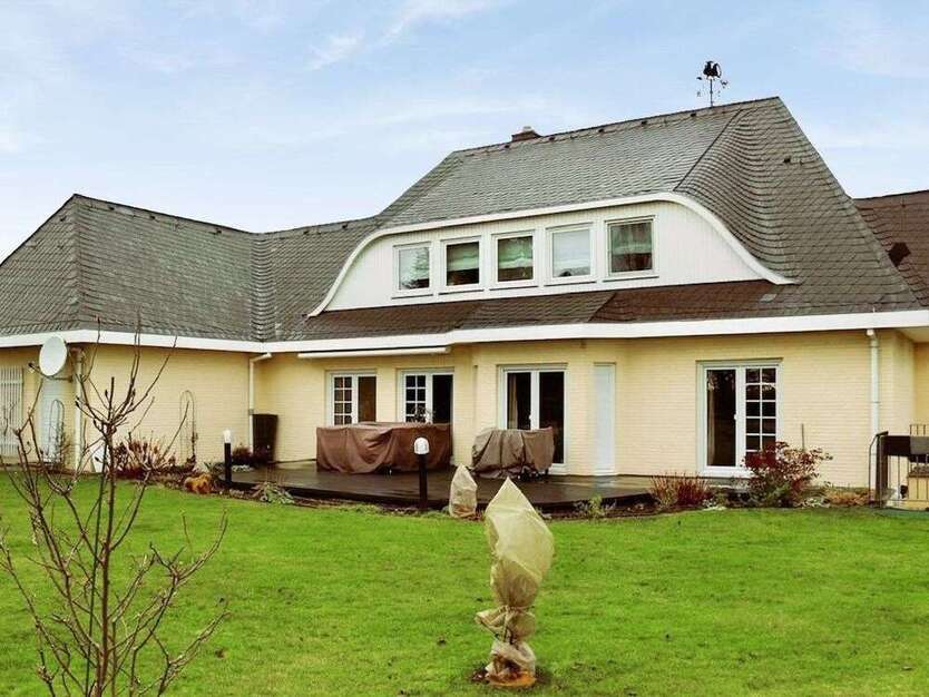 Haus zum Kaufen in Hoyerswerda 699.000 € 380 m²