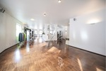 Nur 20 Minuten von Würzburg in Arnstein: Hochwertige Physiopraxis & vermietete 4-Zimmer-DG-Wohnung - Gewerbeobjekt Würzburg Würzburg | Angebot:26670132