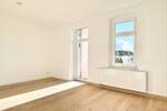 Top modernisierte 3-Zi.-Wohnung mit Tageslichtbad, Eichenparkett im WohnZimmer sowie opt. Stellplatz
