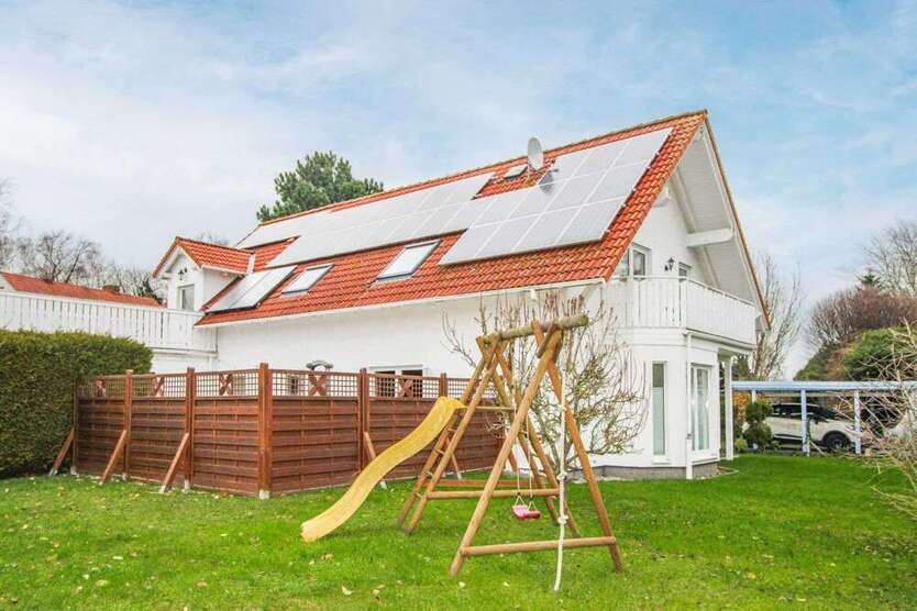 Haus zum Kaufen in Altenkirchen 460.000 € 287.1 m²