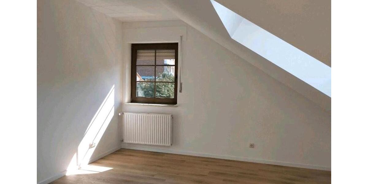 Dachgeschoßwohnung Kall - 4 Zimmer, 98 m&sup2;, 1.050&euro; | Angebot:26149284