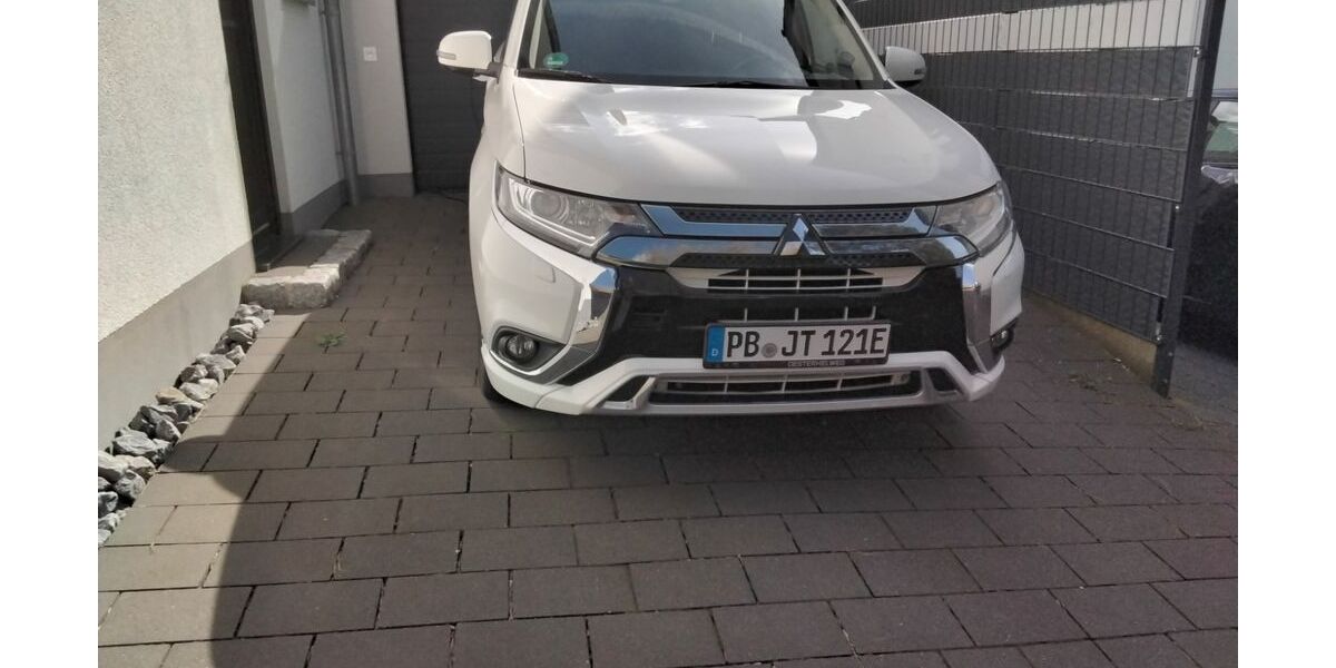 Mitsubishi Plug-in Hybrid Outlander 80.000 km 20.500 &euro; Bad Lippspringe 33175