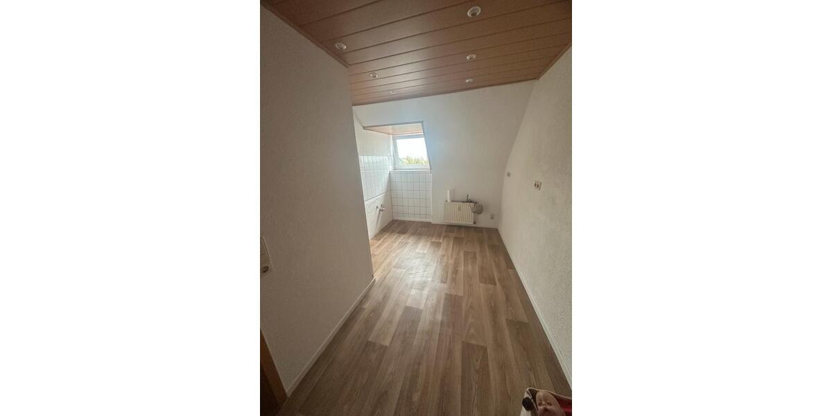 Dachgeschoßwohnung Remscheid - 3 Zimmer, 75 m&sup2;, 750&euro; | Angebot:24876826