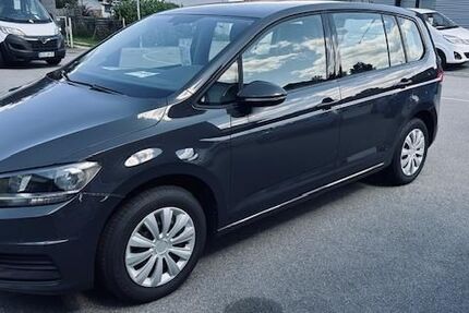 VW Touran 152.064 km 12.599 € Bad Kötzting 93444