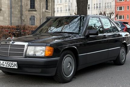 Mercedes-Benz 190 222.000 km 6.200 &euro; Düsseldorf 40545