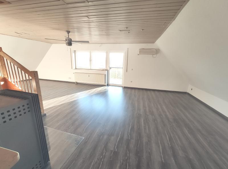 Große Maisonette mit Klimaanlagen (aktuell in 2 Wohnungen unterteilt) mit 2 Balkonen, 2 Einbauküchen und 2 Stellplätzen 5 zimmer