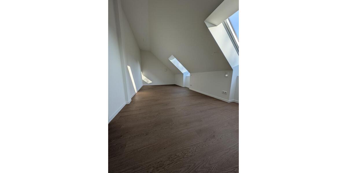 Dachgeschoßwohnung Güstrow - 4 Zimmer, 122 m&sup2;, 1.652&euro; | Angebot:25214617