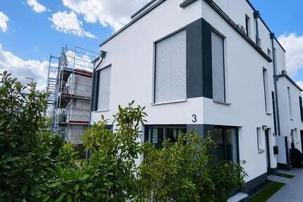 Haus Hochheim am Main - 6 Zimmer, 158 m&sup2;, 3.080&euro; | Angebot:27335306
