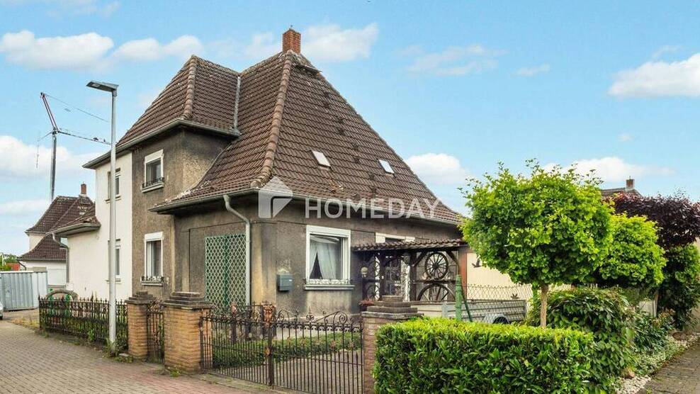 Gemütliche Doppelhaushälfte mit Charme, Gartenidylle und Potenzial