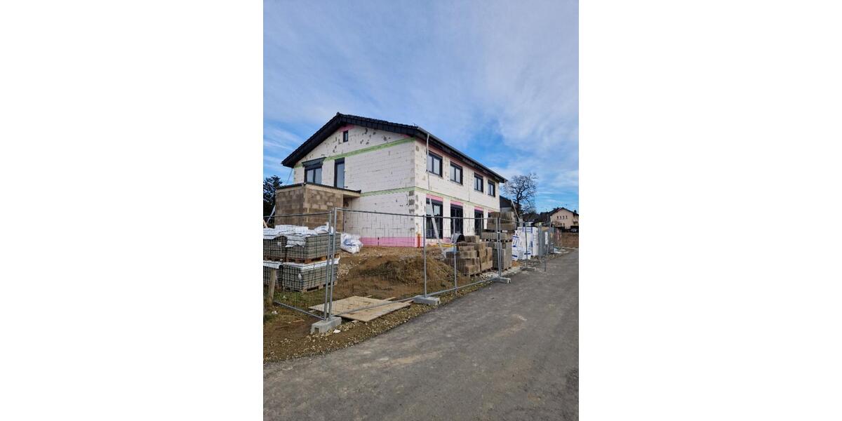 Doppelhaushälfte Wiehl - 4 Zimmer, 120 m&sup2;, 1.700&euro; | Angebot:24730544