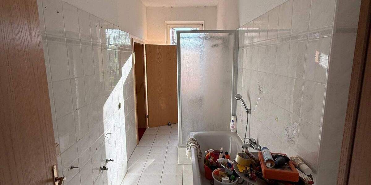 +++ Geräumige 4,5-Zimmer-Wohnung mit Renovierungsbedarf in Weißenfels +++ 4 zimmer