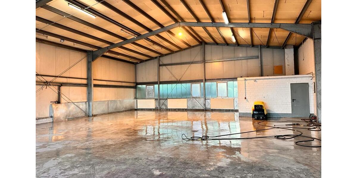 Zwei Gewerbehallen (ehem. Kfz-Werkstatt) in Dorsten-Wulfen zimmer