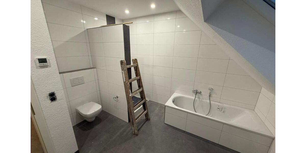 DHH rechts in Bahnhofsnähe Augustfehn Erstbezug 5 zimmer