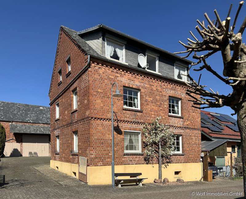 Haus zum Kaufen in Hünstetten Bechtheim 369.000 € 155 m²