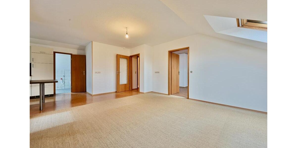 Dachgeschoßwohnung Erbach - 4 Zimmer, 97 m&sup2;, 950&euro; | Angebot:25491533