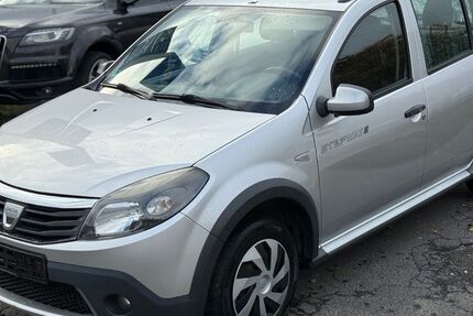 Dacia Sandero 89.900 km 3.900 € Salzgitter 38229