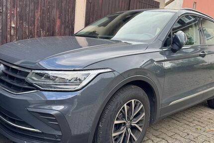 VW Tiguan 108.324 km 23.750 € Frankfurt am Main 65936