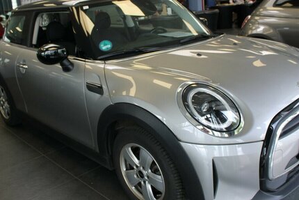 Mini Cooper Aut. Essential Trim 52.620 km 17.480 &euro; Euskirchen 53881
