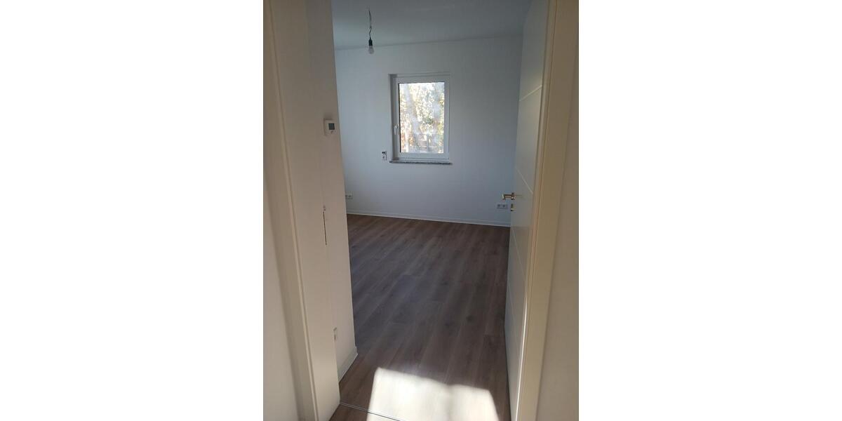 Attraktive 3-Zimmer-Wohnung mit Wintergarten, Terrasse und Garten 3 zimmer