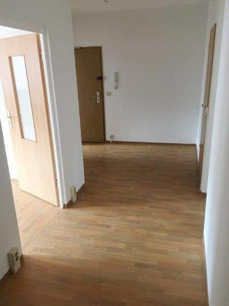 Die Einbauküche ist schon da. Nachmieter für 3-Zimmer-Wohnung mit Wanne und Balkon gesucht. 3 zimmer