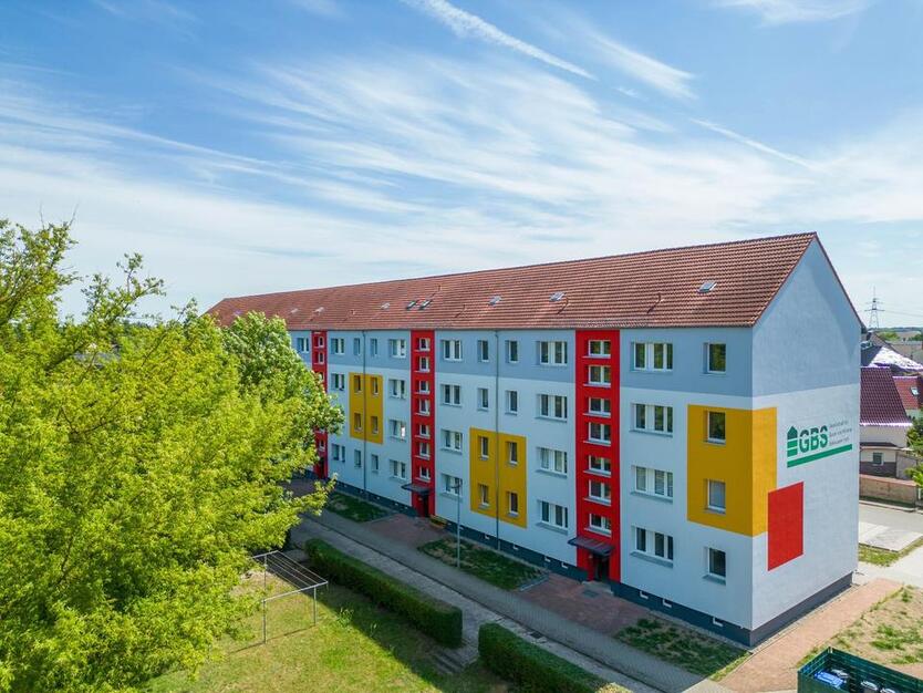 2 Raumwohnung mit Aufzug und Balkon zimmer