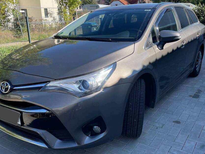 Toyota Avensis 27.326 km 16.500 € Niederwiesa 09577