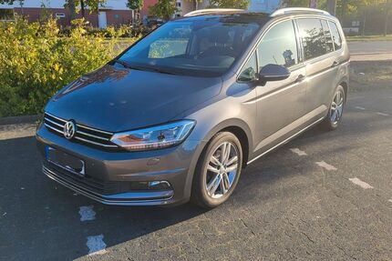VW Touran 157.482 km 14.990 &euro; Laatzen 30880