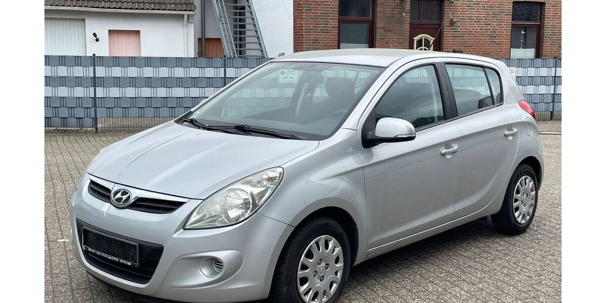 Hyundai i20 170.000 km 2.499 &euro; Stadland 26935
