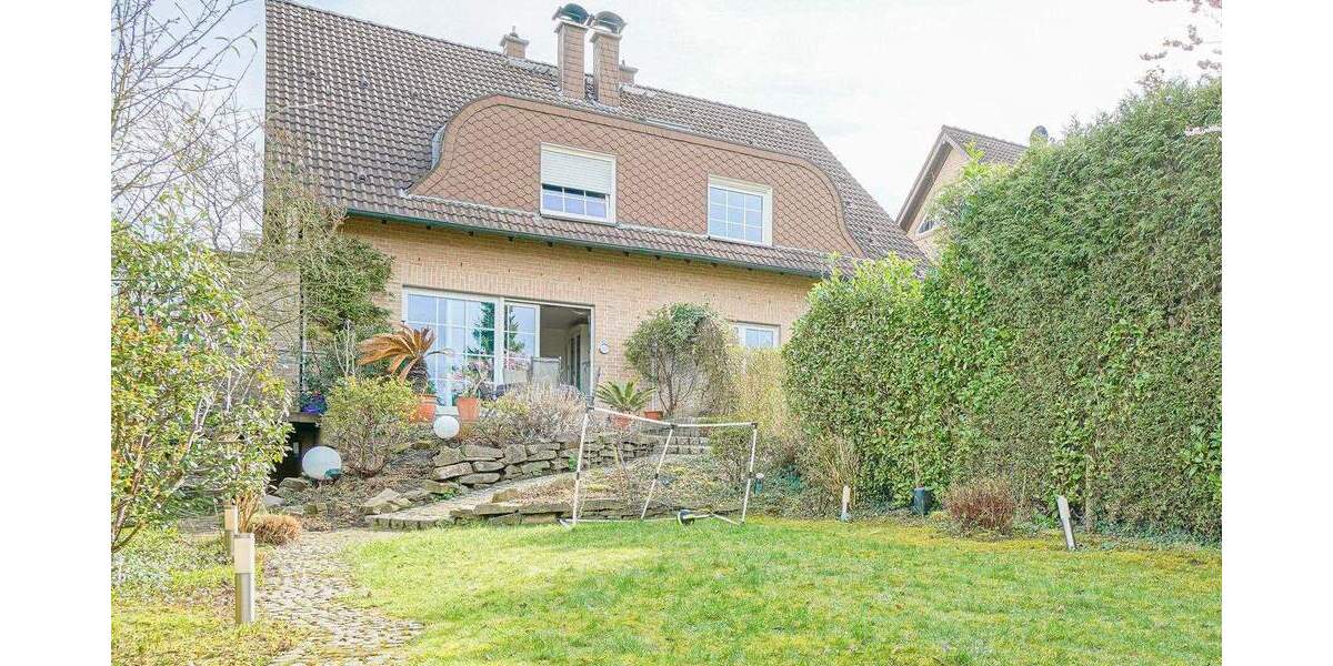 Familienfreundliches Wohnen in Saarn: Stilvolle Doppelhaushälfte mit Garten, Kamin und Garage 4 zimmer